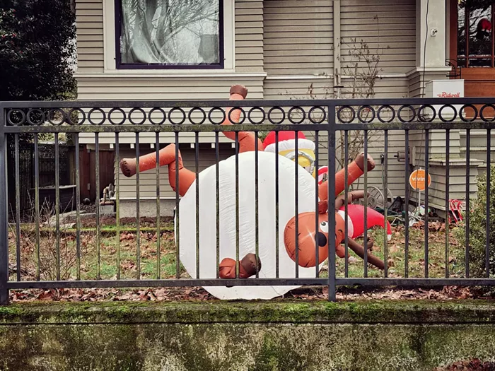 Slog AM: Trump Exports the War on Christmas, California Gets Another Atmospheric River, and a West Seattle Homeless Shelter Might Close Its Doors